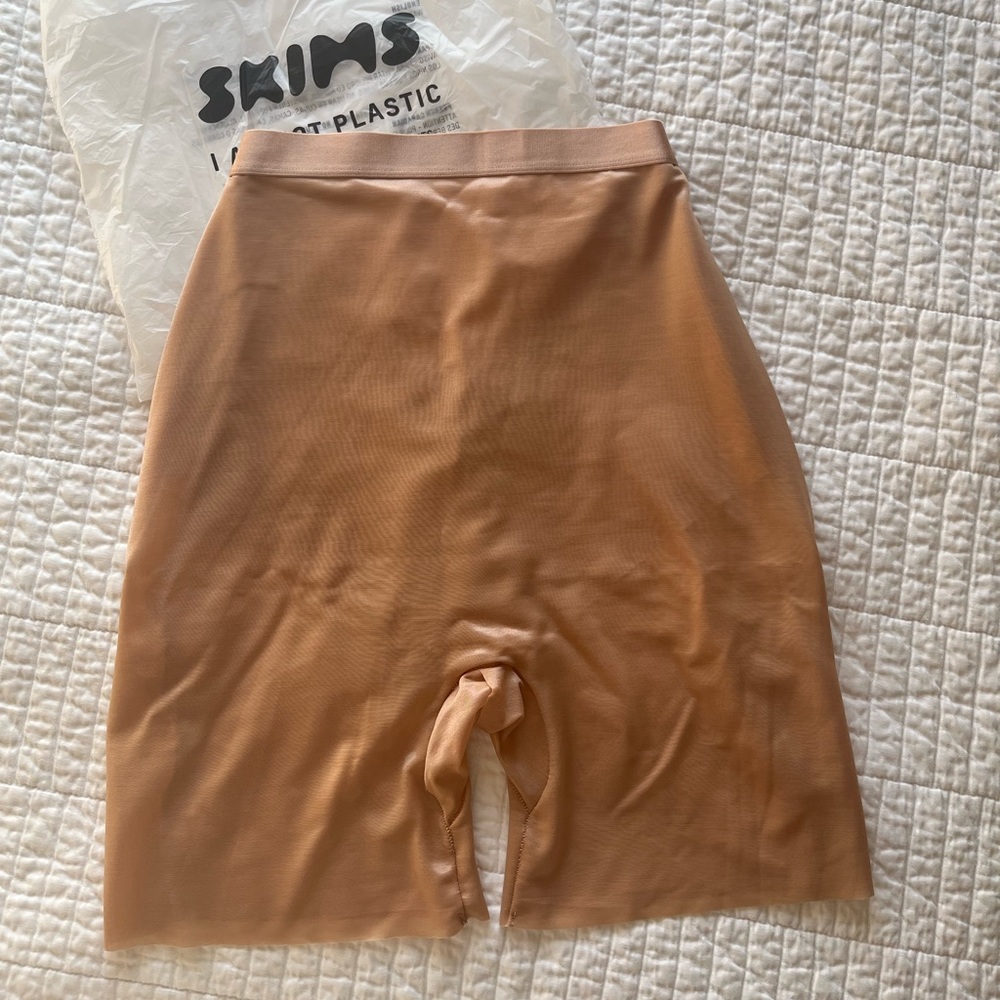 SKIMS Barely There Low Back Short